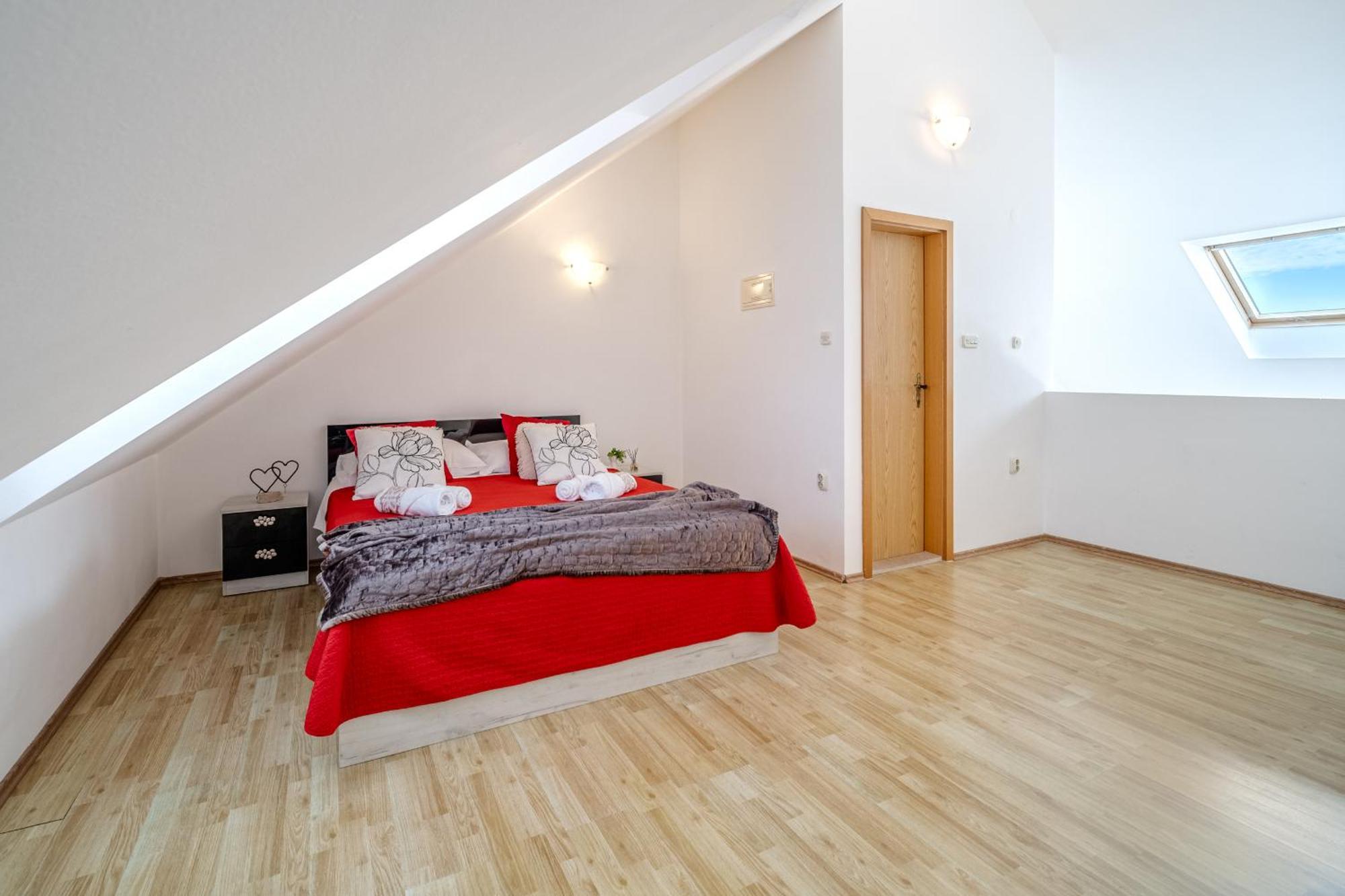 Apartment Milna - With Swimming Pool & Amazing Seaviews, Above Bijaka Beach Exterior foto