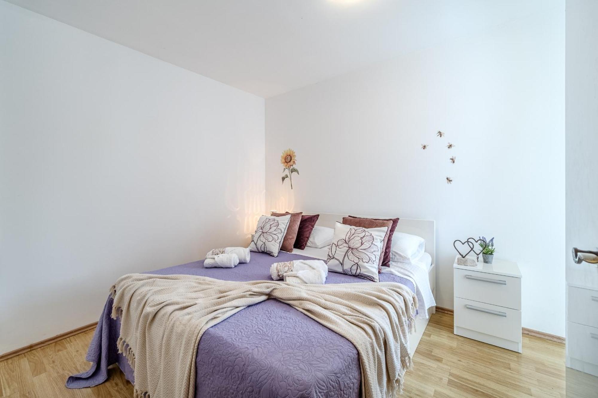 Apartment Milna - With Swimming Pool & Amazing Seaviews, Above Bijaka Beach Exterior foto