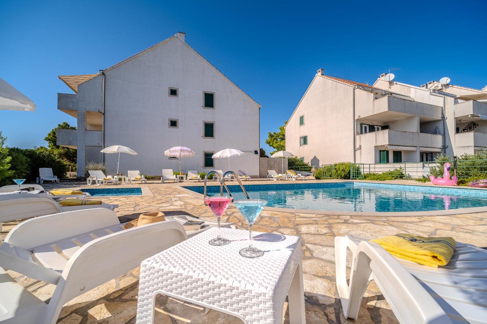 Apartment Milna - With Swimming Pool & Amazing Seaviews, Above Bijaka Beach Exterior foto